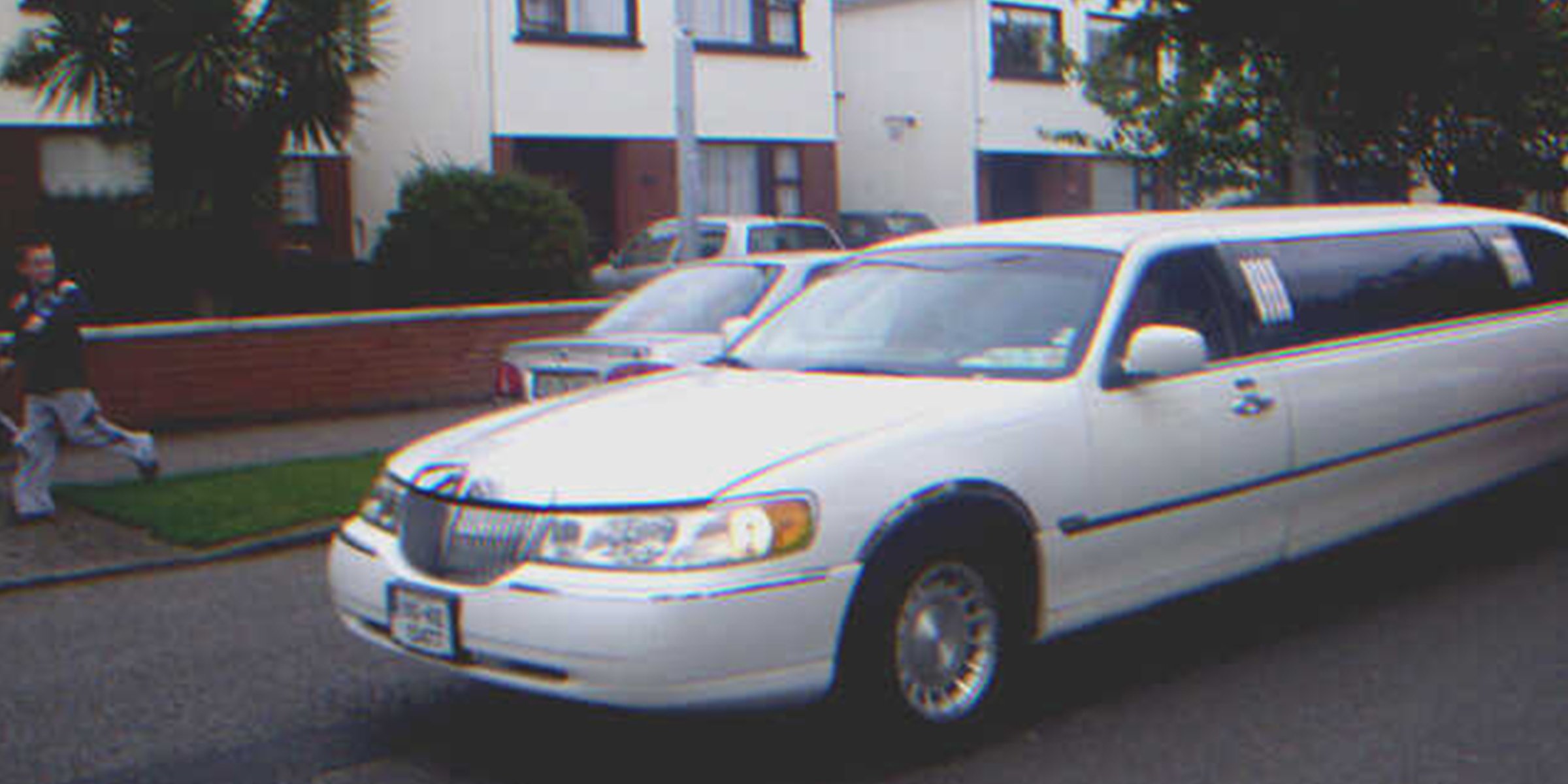 A white limo on the street | Source: Flickr/Brian O'Donovan (CC BY 2.0)
