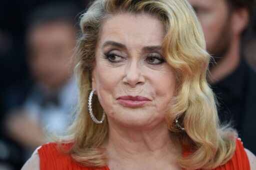Catherine Deneuve avec un léger sourire. | Photo : Getty Images Catherine Deneuve avec un léger sourire. | Photo : Getty Images