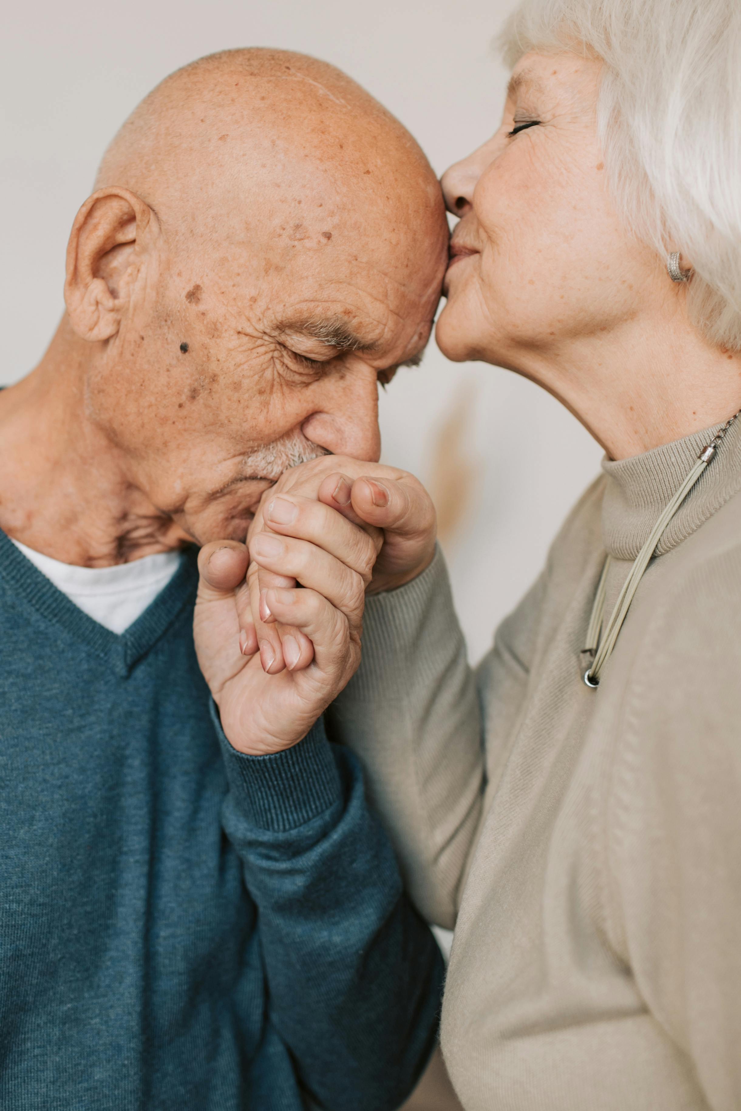 A couple being romantic | Source: Pexels
