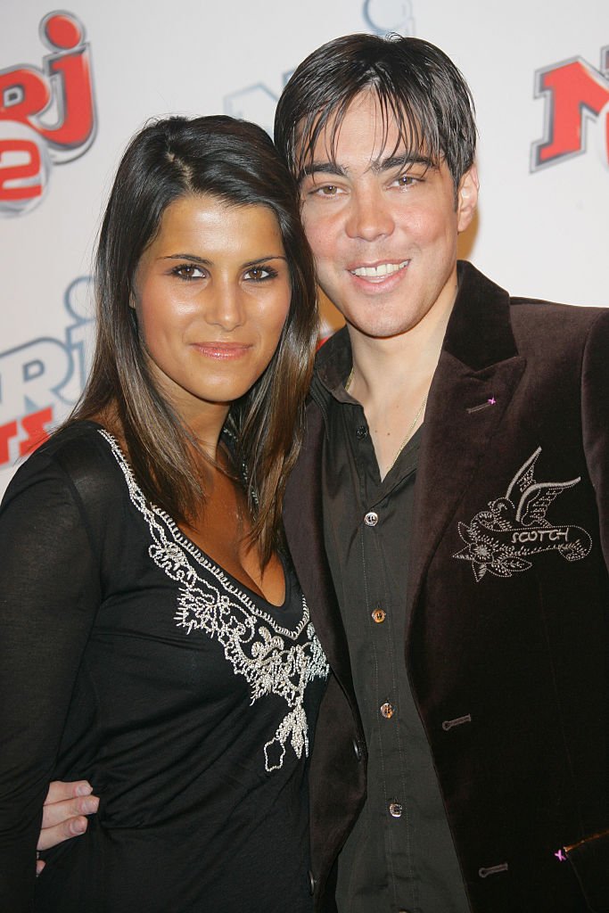 L'animatrice Karine Ferri et le chanteur Gregory Lemarchal assistent au deuxième anniversaire de la chaîne de télévision française "NRJ 12" à Paris. | Photo : Getty Images
