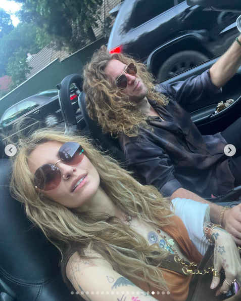 Paris Jackson and Justin Long posing for a photo in a car. | Source: Instagram/parisjackson