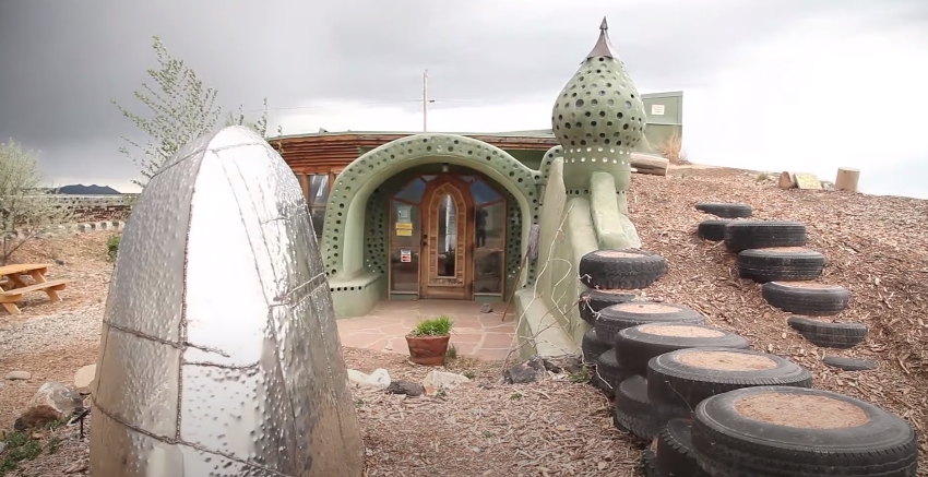Earthship Homes — Taos, New Mexico, USA | Source: youtube.com/Kool Buildings