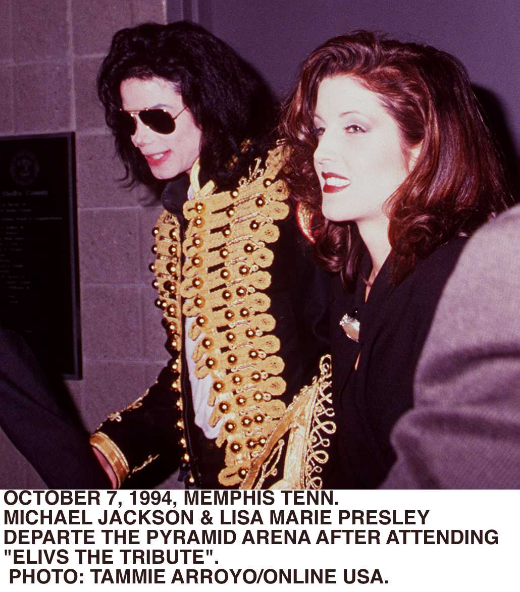 Michael Jackson & Lisa Marie Presley Backstage At "Elvis The Tribute" At The Pyrmid Theatre in 1994. | Source: Getty Images.