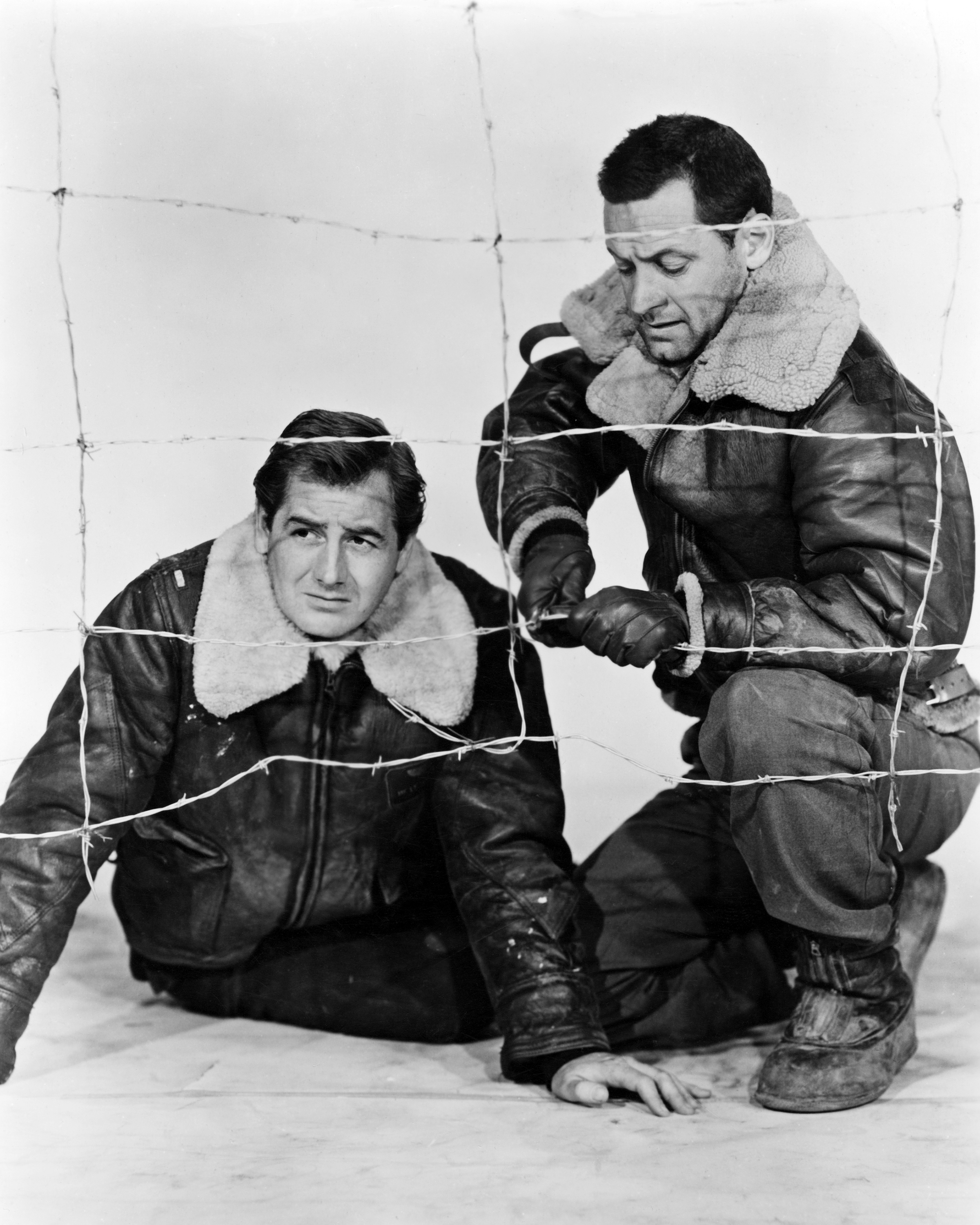 Don Taylor and William Holden on the set of "Stalag 17," 1953 | Source: Getty Images