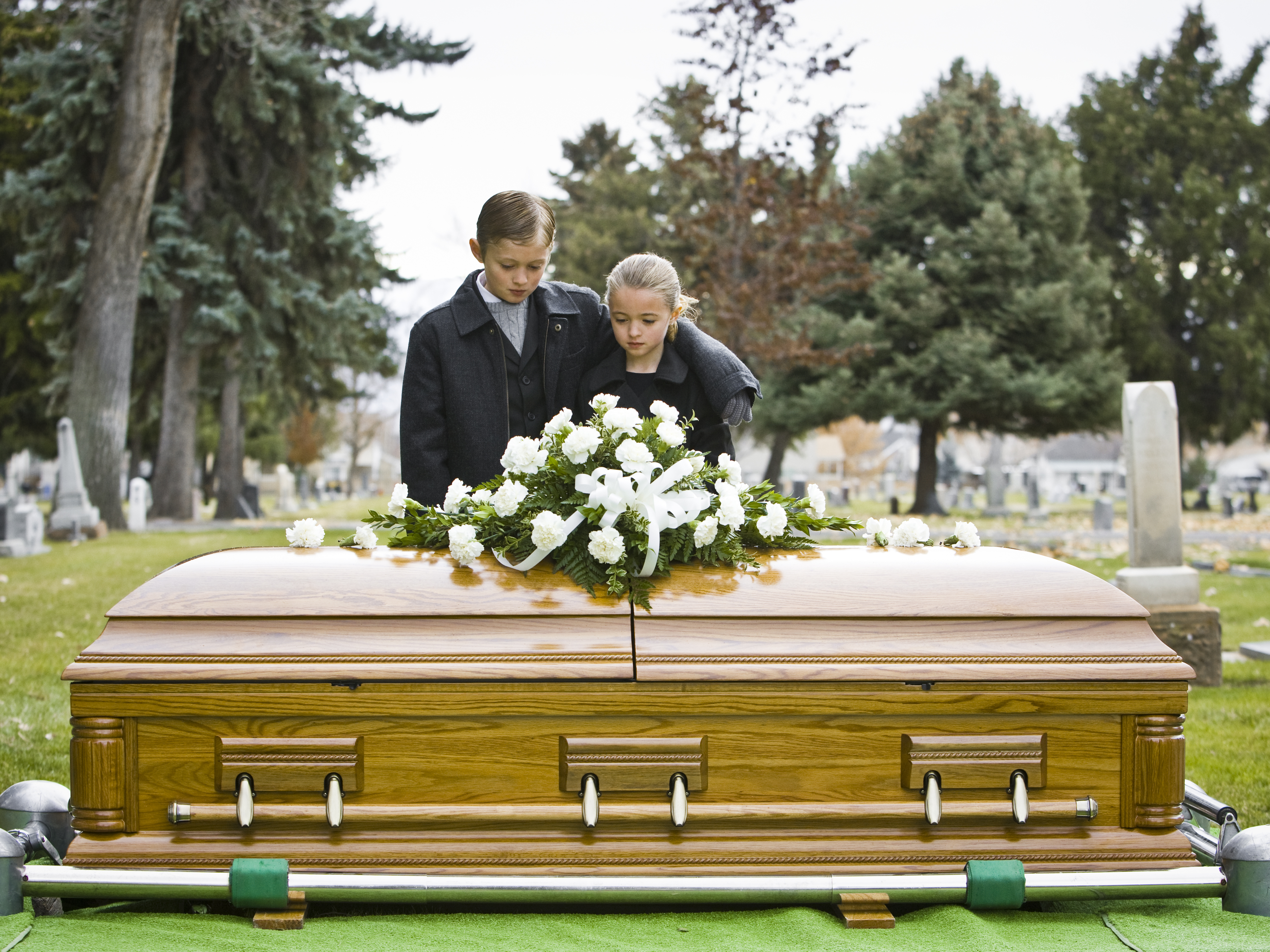 A brother and sister at a funeral | Source: Getty Images