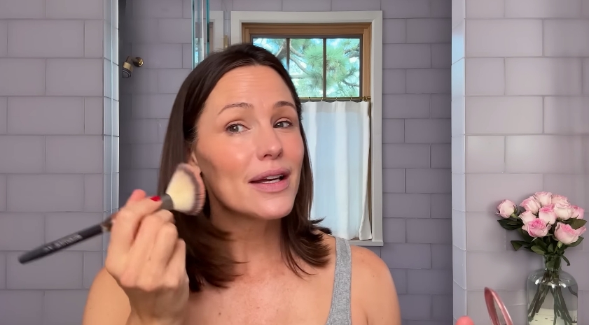 Jennifer Garner applies makeup while sharing the beauty lessons she learned during the pandemic. | Source: YouTube/Vogue