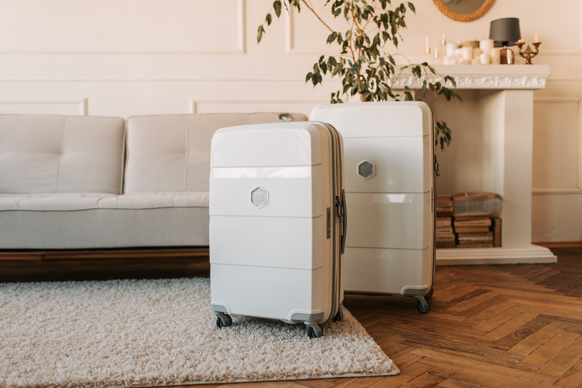 Two white suitcases | Source: Pexels