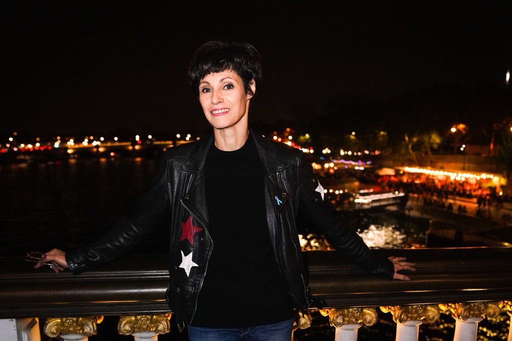 La danseuse et chorégraphe française Marie-Claude Pietragalla est vue, pendant le festival d'art toute la nuit "Nuit Blanche" à Paris. | Photo : Getty Images La danseuse et chorégraphe française Marie-Claude Pietragalla est vue, pendant le festival d'art toute la nuit "Nuit Blanche" à Paris. | Photo : Getty Images