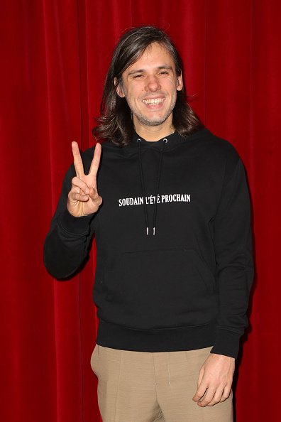 Orelsan assiste au défilé Ami Alexandre Mattiussi Menswear Automne/Hiver. | Photo : Getty Images.