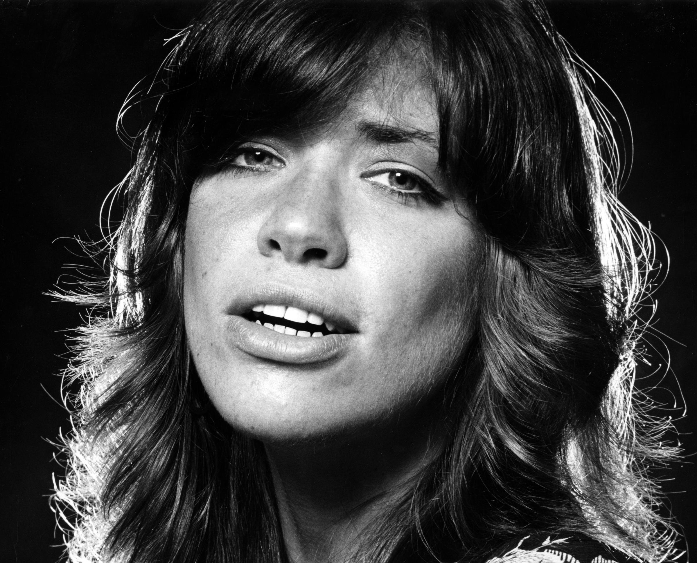 Carly Simon has opened up about a new health diagnosis. In this photo, she posed for a portrait in 1971. | Source: Getty Images