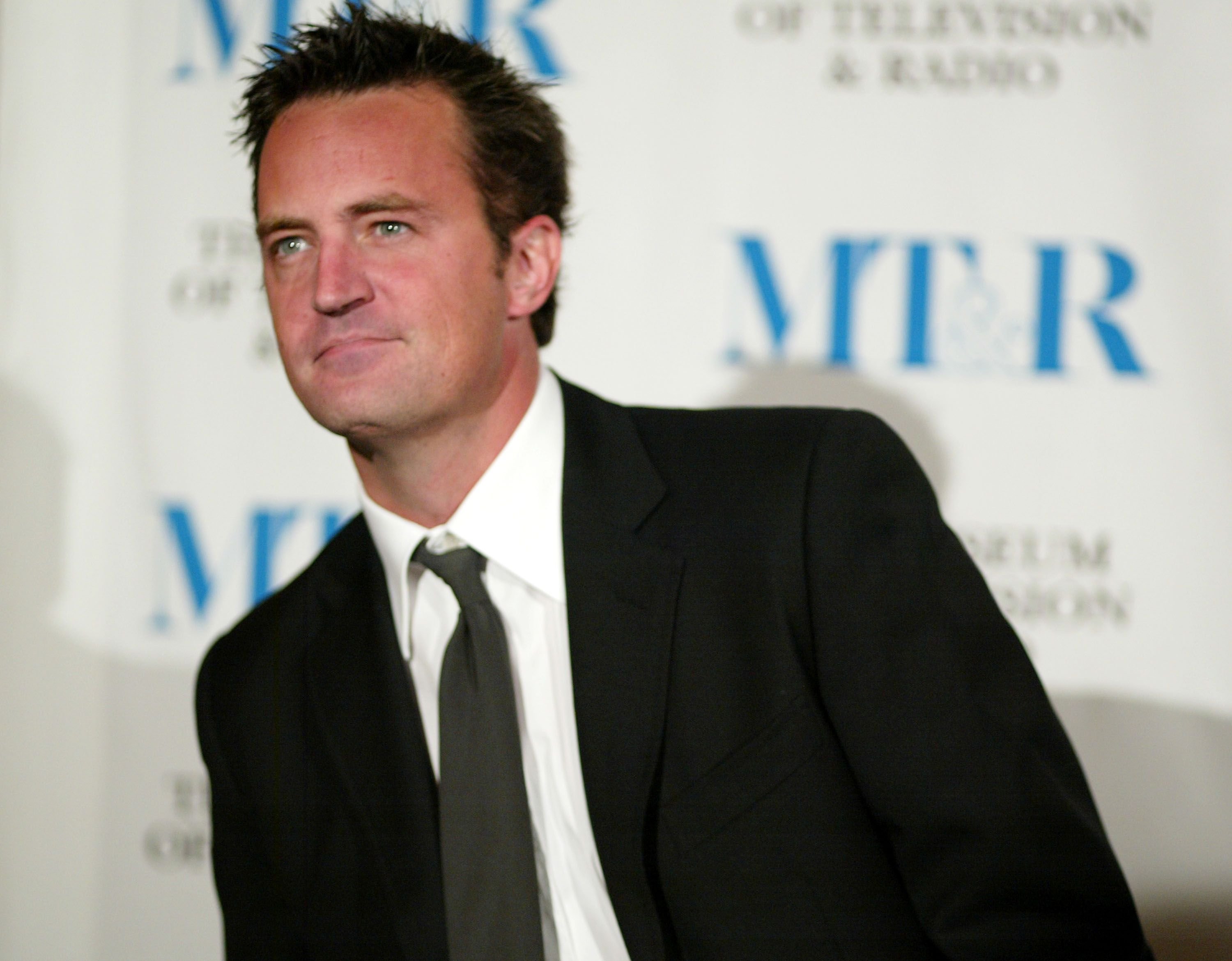 Matthew Perry at The Museum Of Television & Radio event to honor CBS News's Dan Rather and "Friends" production team in Beverly Hills in 2005 | Source: Getty Images