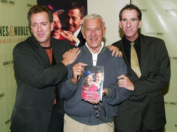 Jack Klugman and sons Adam Klugman (L) and David Klugman at Barnes and Noble on September 29, 2005 in New York City. | Photo: Getty Images