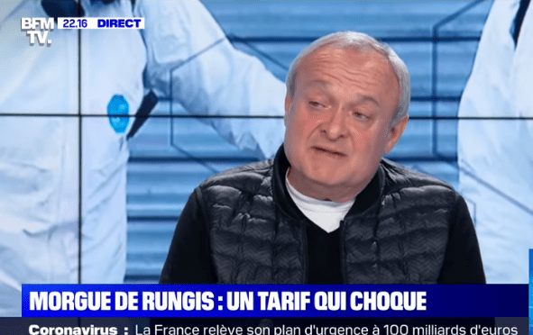 Un homme fils d'une victime du coronavirus. | Photo : Twitter/BFMTV Un homme fils d'une victime du coronavirus. | Photo : Twitter/BFMTV