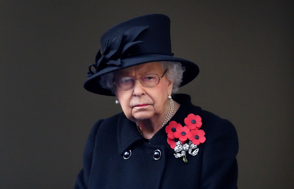 La reina Elizabeth II en el Servicio Nacional de Recuerdo en el Cenotafio, el 8 de noviembre de 2020 en Londres, Inglaterra. | Foto: Getty Images
