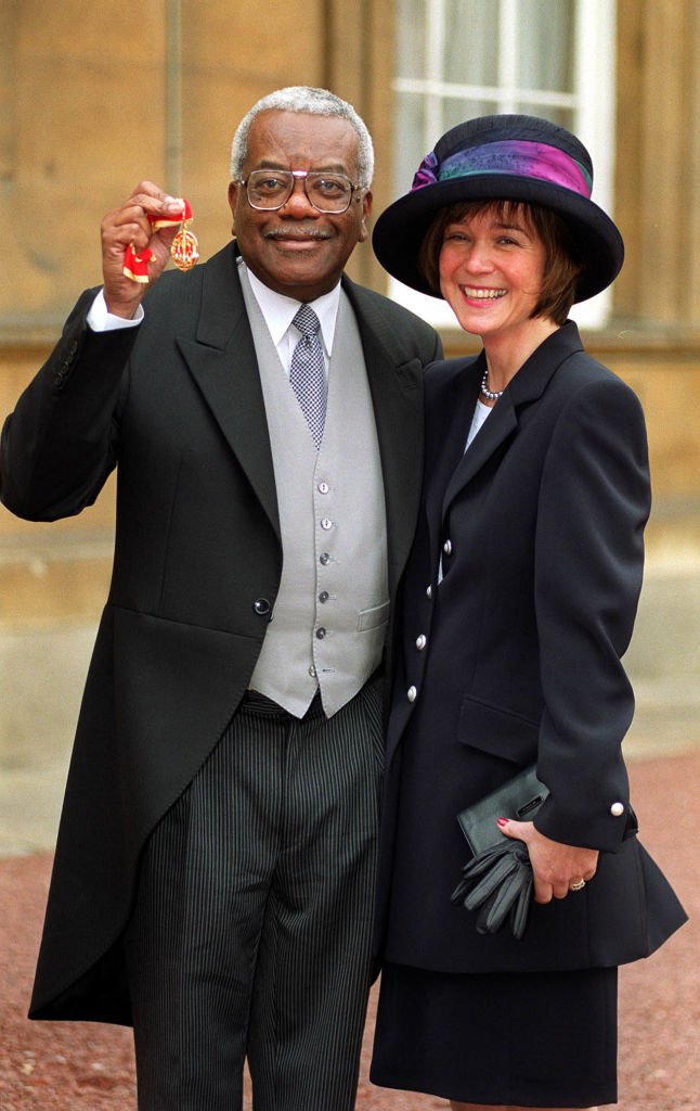 Sir Trevor McDonald with his wife Josephine, after he received his Knighthood from the Prince of Wales at Buckingham Palace on November 30, 1999. | Photo: Getty Images
