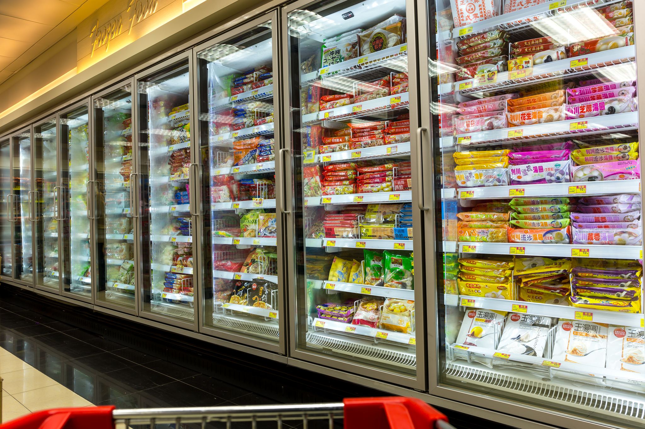 A freezer in a grocery store. | Source: Getty Images