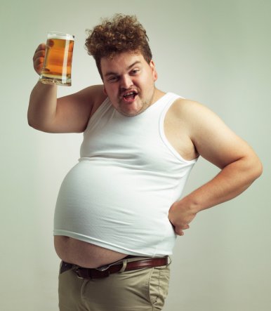 A man holding a drink.| Photo: Getty images.