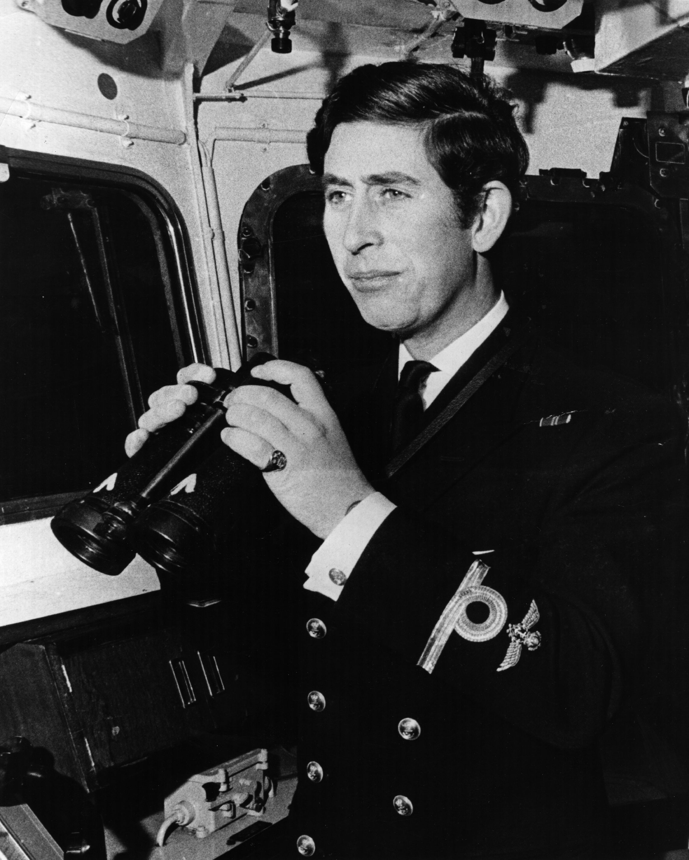 Prince Charles serving as a sub-lieutenant on the bridge of a Royal Navy Frigate, Minerva before setting sail on routine patrols and exercises around the West Indies on February 12, 1973 | Source: Getty Images