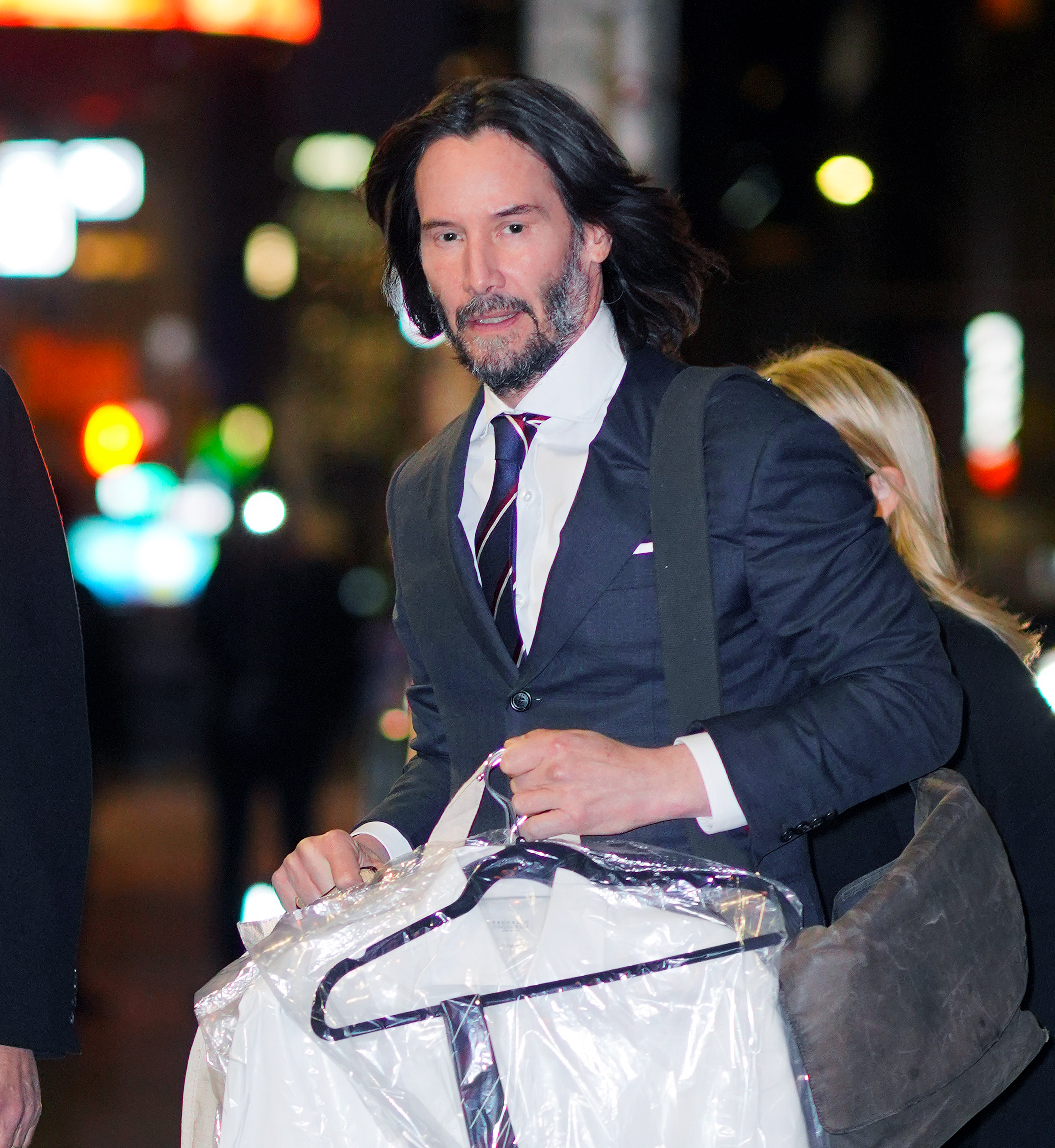 Keanu Reeves kommt im Ed Sullivan Theater für "The Late Show with Stephen Colbert" am 13. Dezember 2021 in New York City an. | Quelle: Getty Images