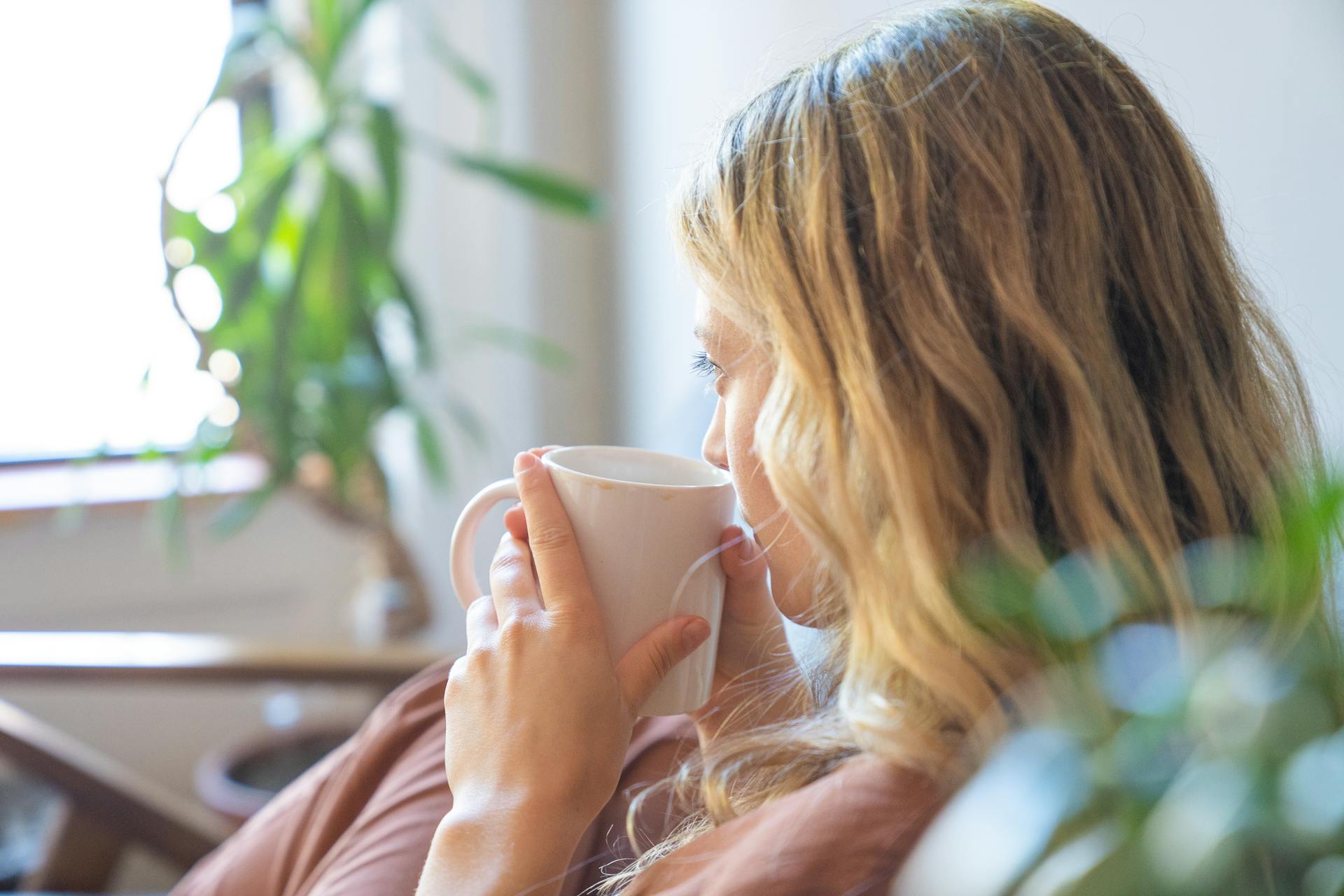 A woman drinking coffee | Source: Pexels