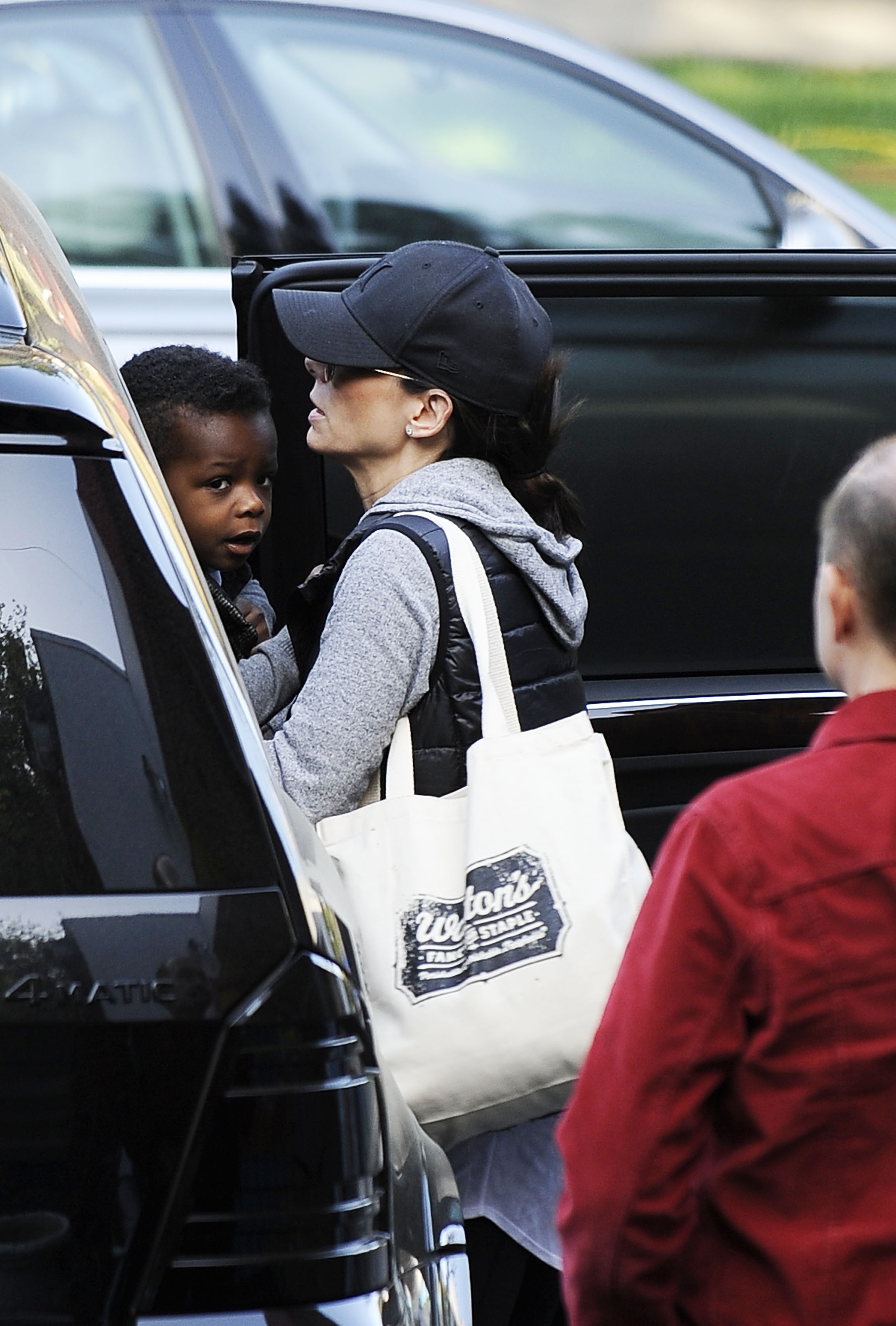 The actress and her son Louis seen on April 8, 2013, in Los Angeles, California | Source: Getty Images