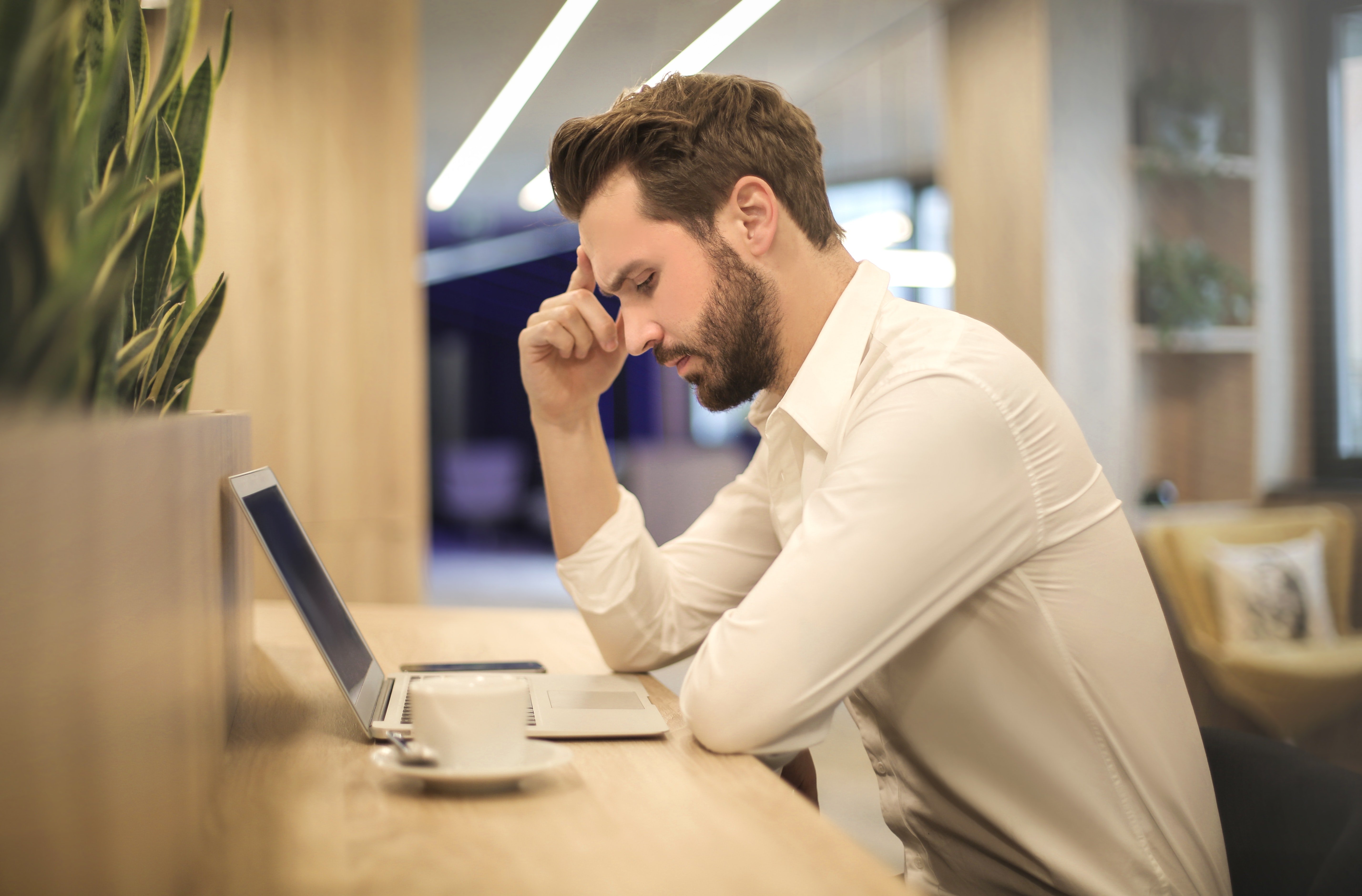 A worried man. | Source: Pexels