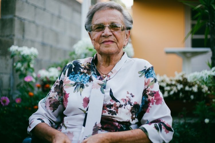 Image montrant une vieille femme. | Photo : Getty Images