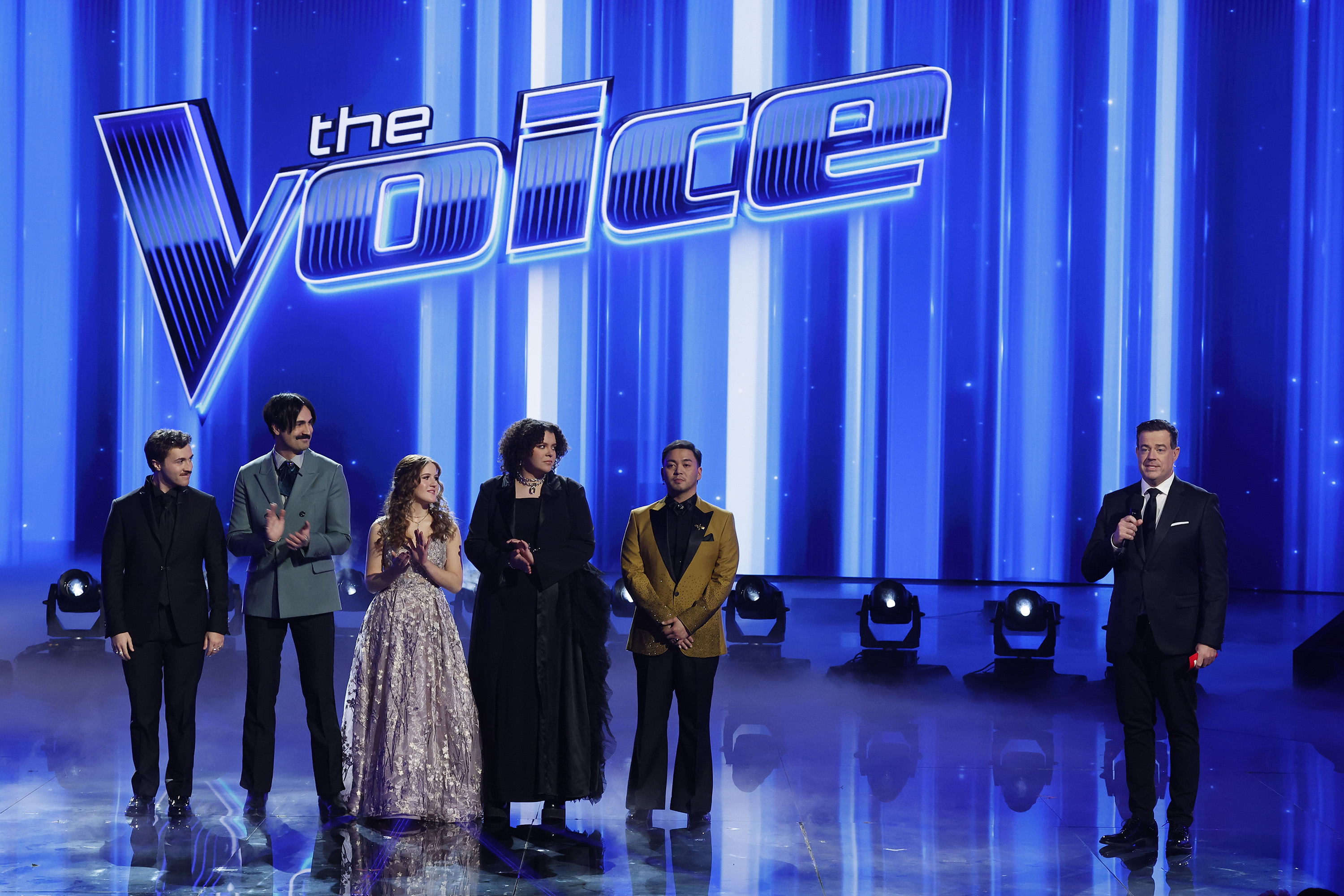 Jeremy Beloate, Danny Joseph, Sydney Sterlace, Shye, Sofronio Vasquez, and Carson Daly on "The Voice" Season 26 | Source: Getty Images