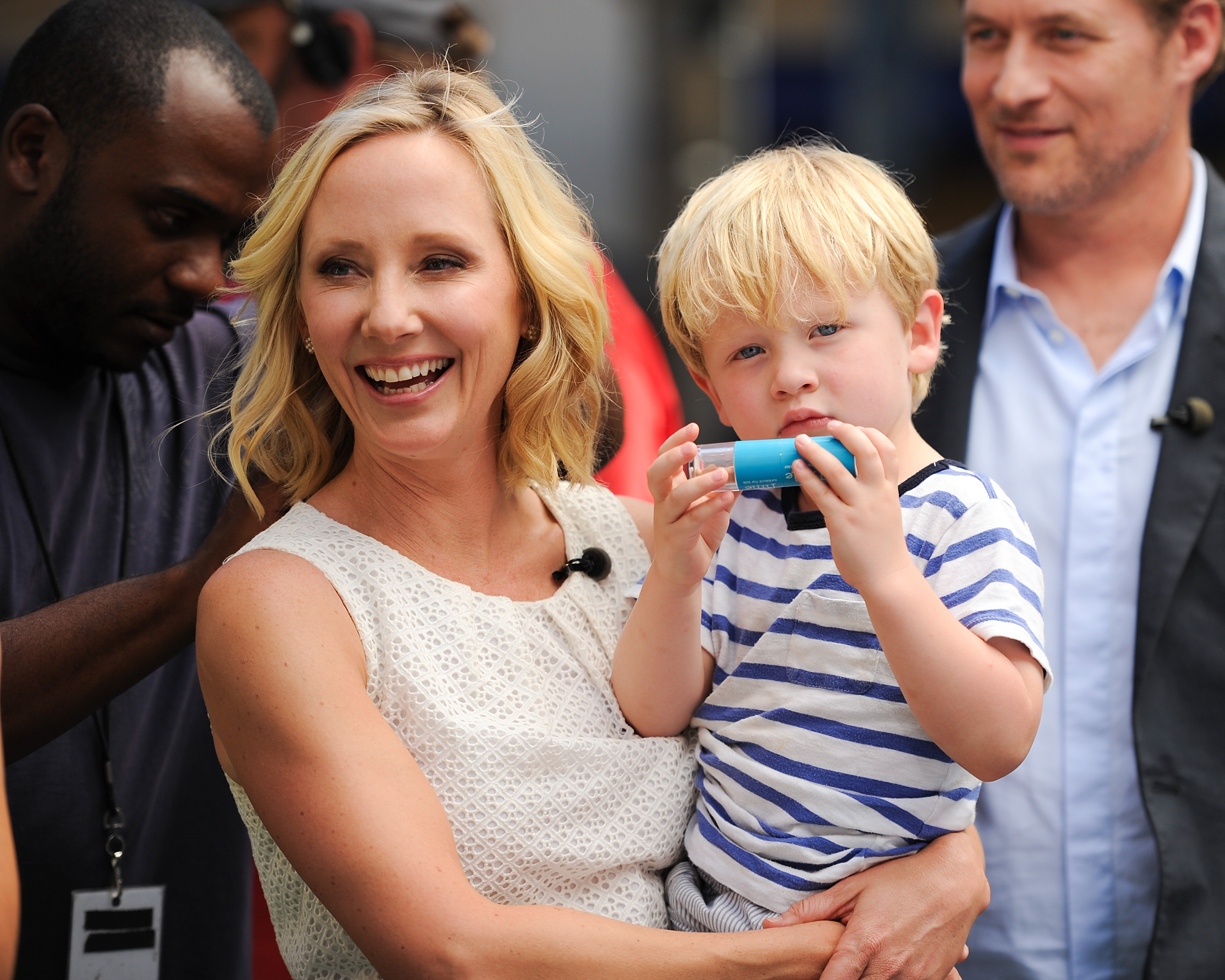 Anne Heche (L) and her son Atlas Heche Tupper visit "Extra" at The Grove on August 27, 2012 in Los Angeles, California. | Source: Getty Images