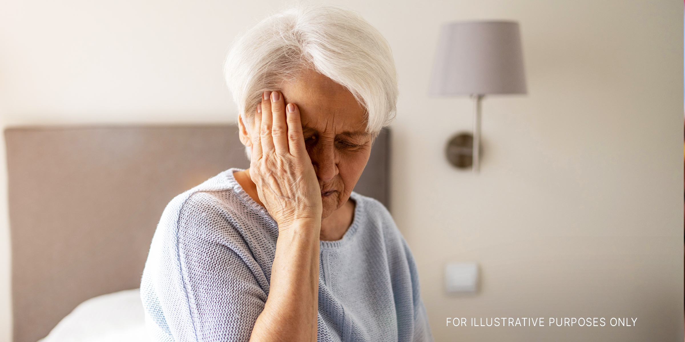 An elderly woman looking stressed | Source: Shutterstock
