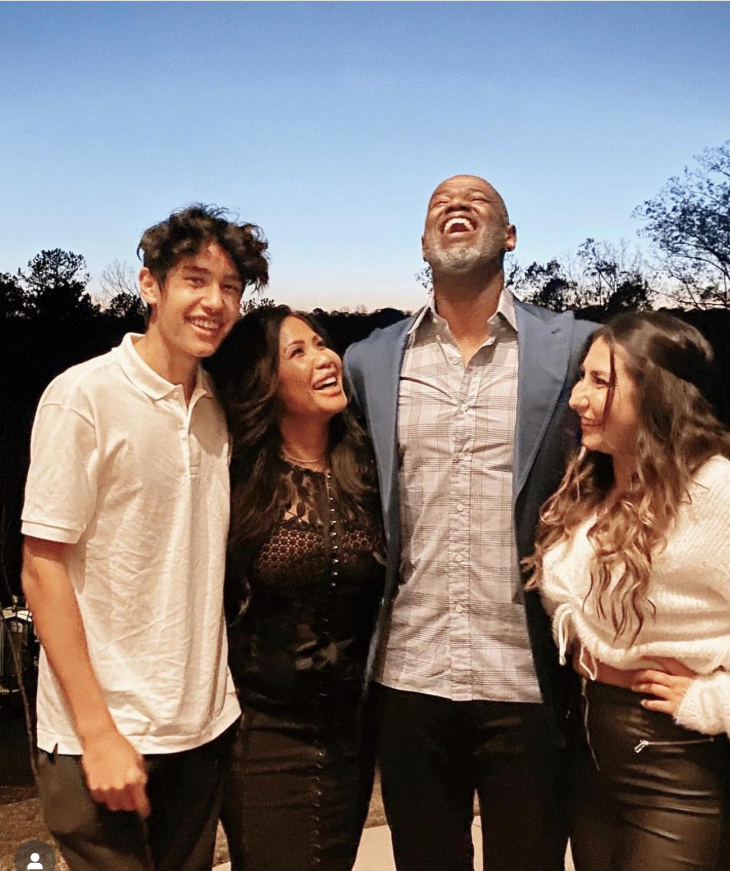 The McKnights pose and laugh together, from a post dated November 27, 2020. | Source: Instagram/leilani_211