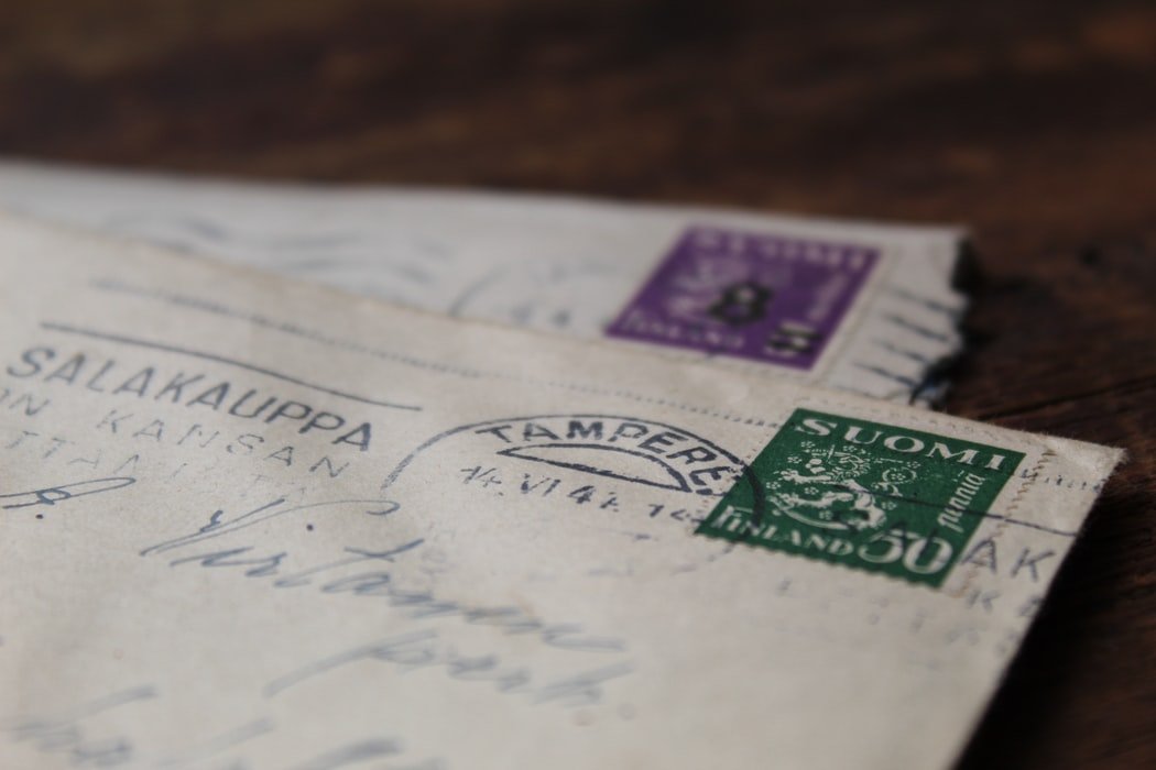 After a month of exchanging letters, things started getting serious between Freda and Adam | Source: Pexels