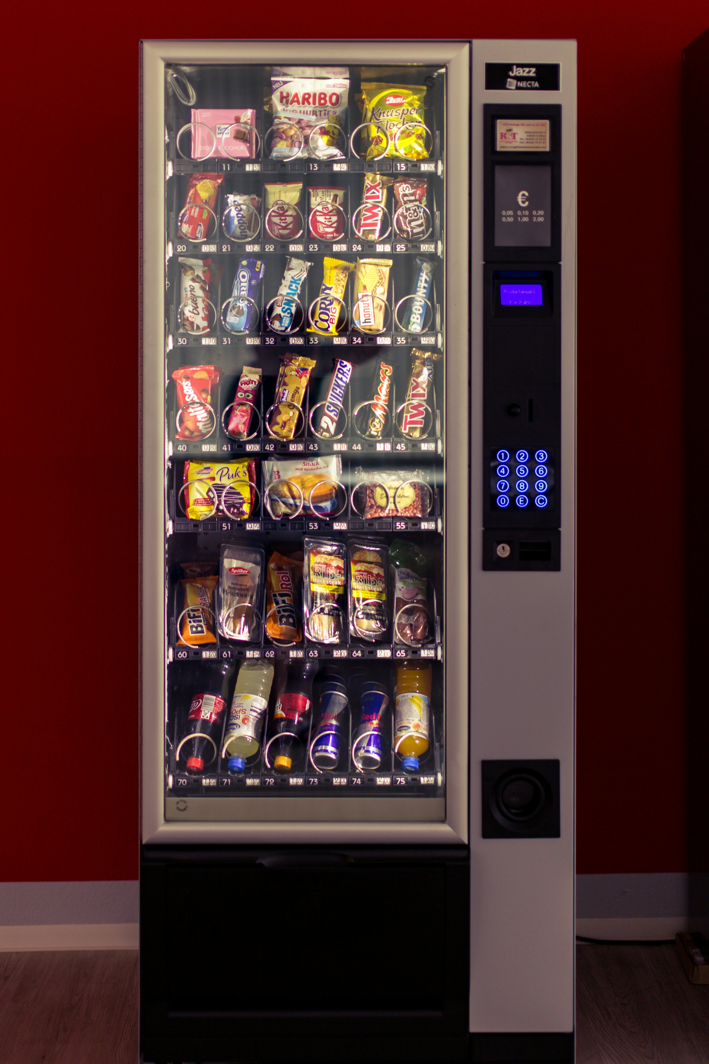 A vending machine | Source: Unsplash
