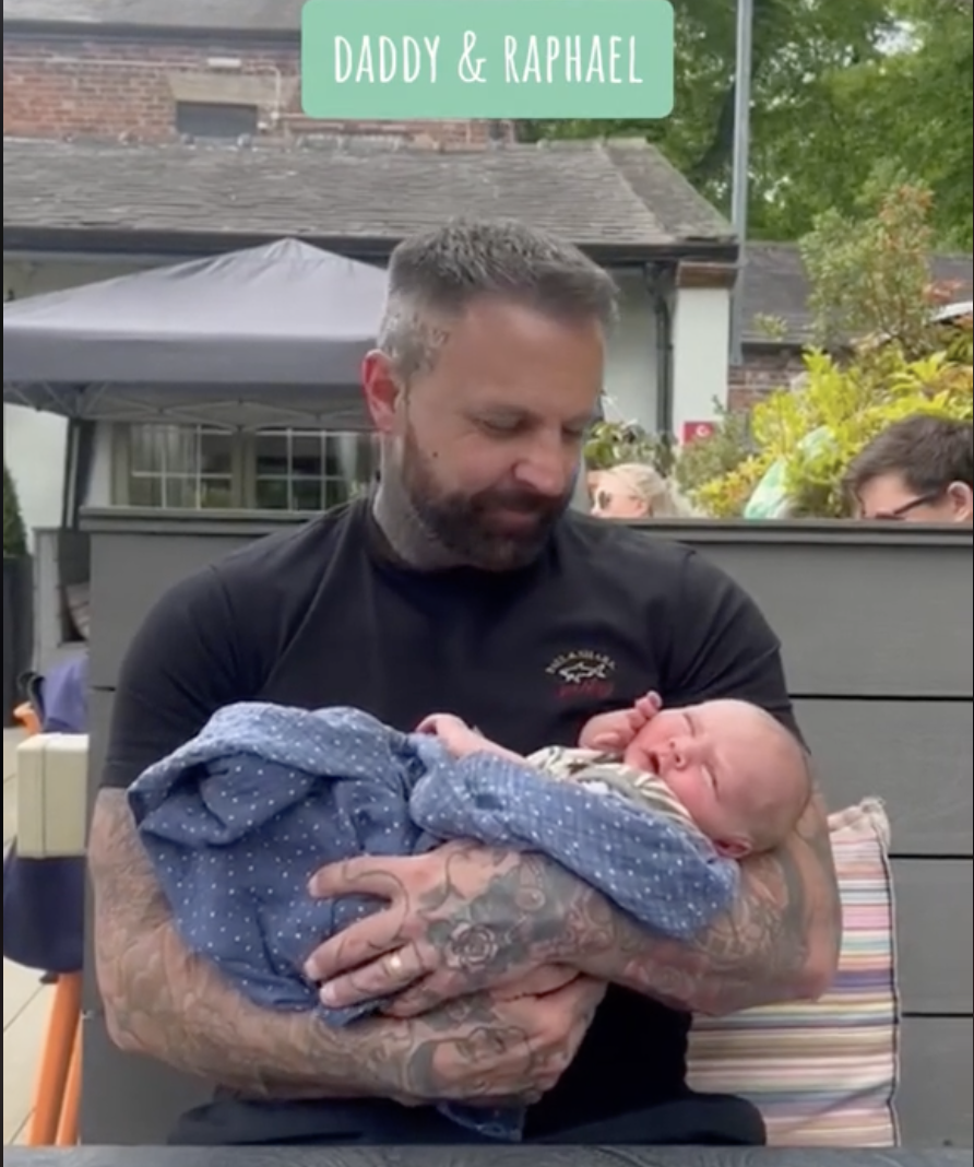 Daddy Tom is seen holding his younger son, Raphael. | Source: tiktok.com/@tom_leeds