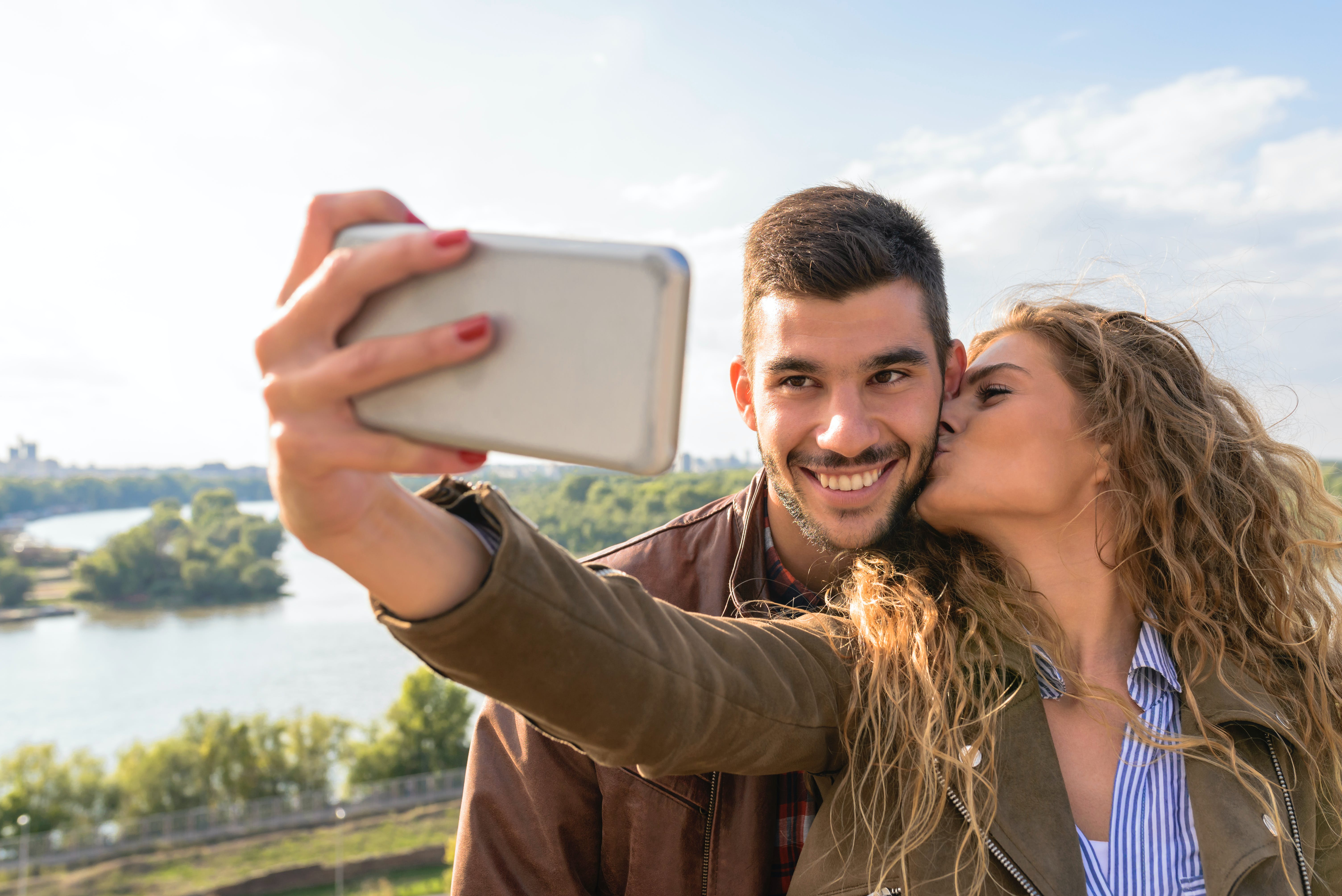 A happy couple posing for a photo together | Source: Pexels
