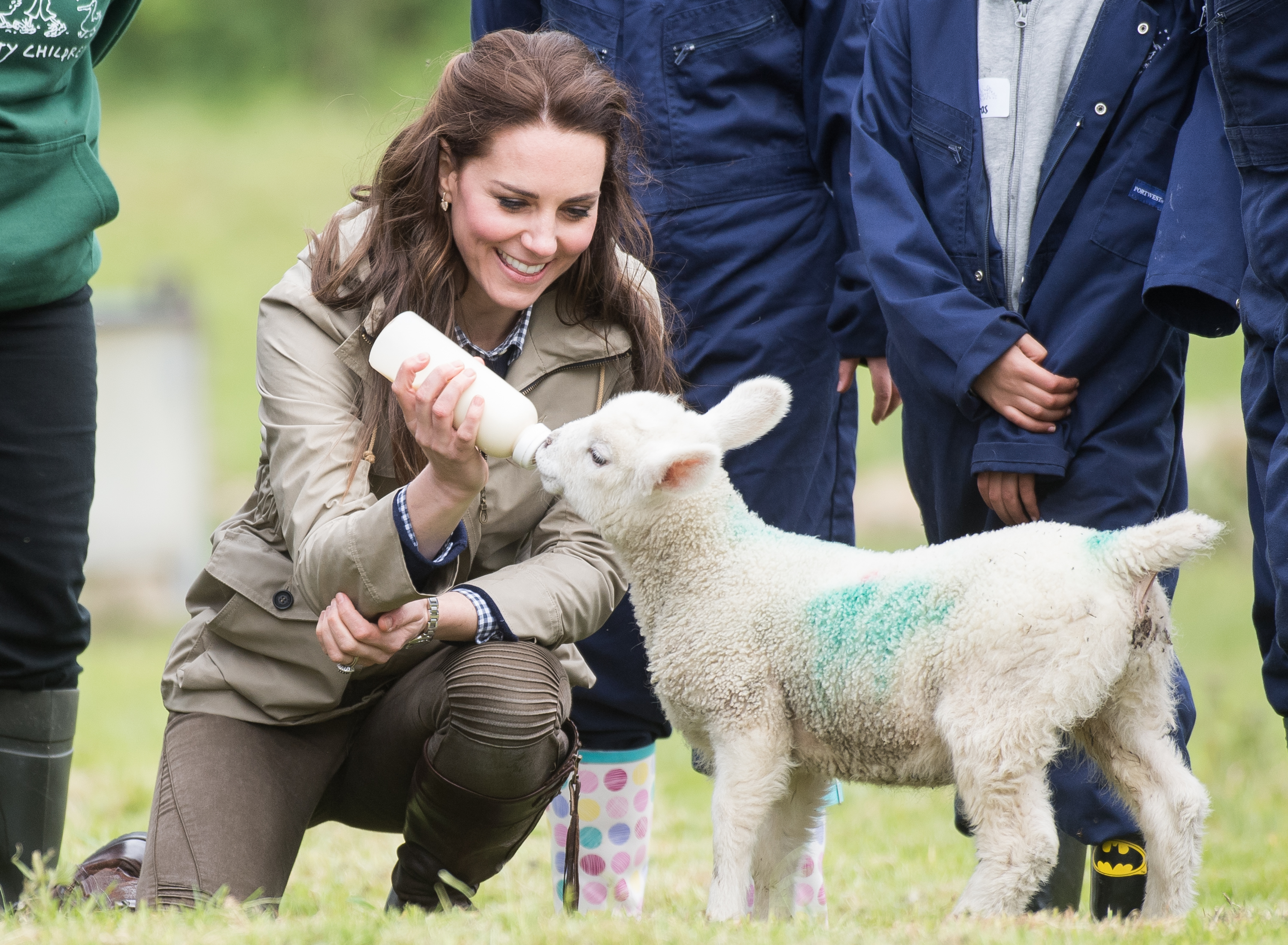 Catherine, Duchess of Cambridge feeds a lamb as she visits Farms for City Children in Arlingham, Gloucestershire, on May 3, 2017. | Source: Getty Images