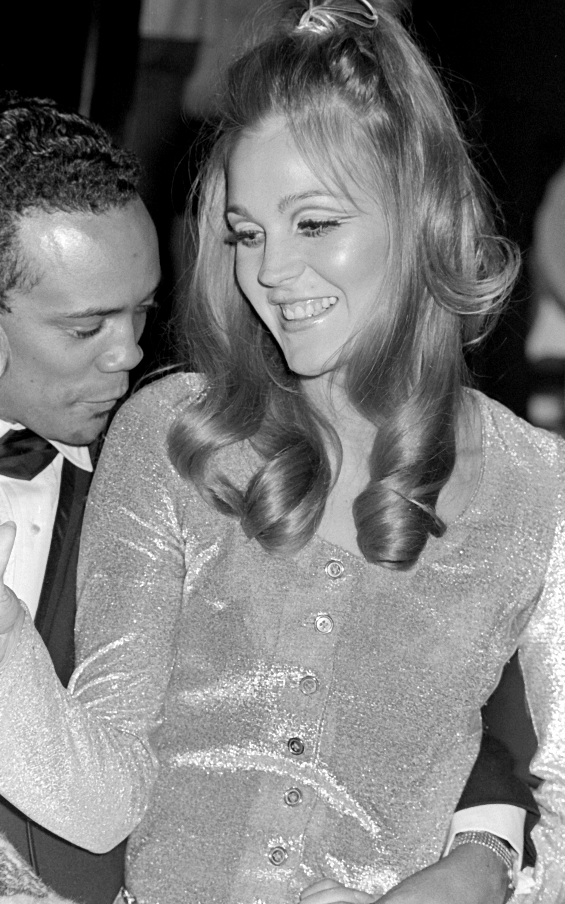 Quincy Jones and Swedish model & actress Ulla Andersson in New York, on March 2, 1967 | Source: Getty Images