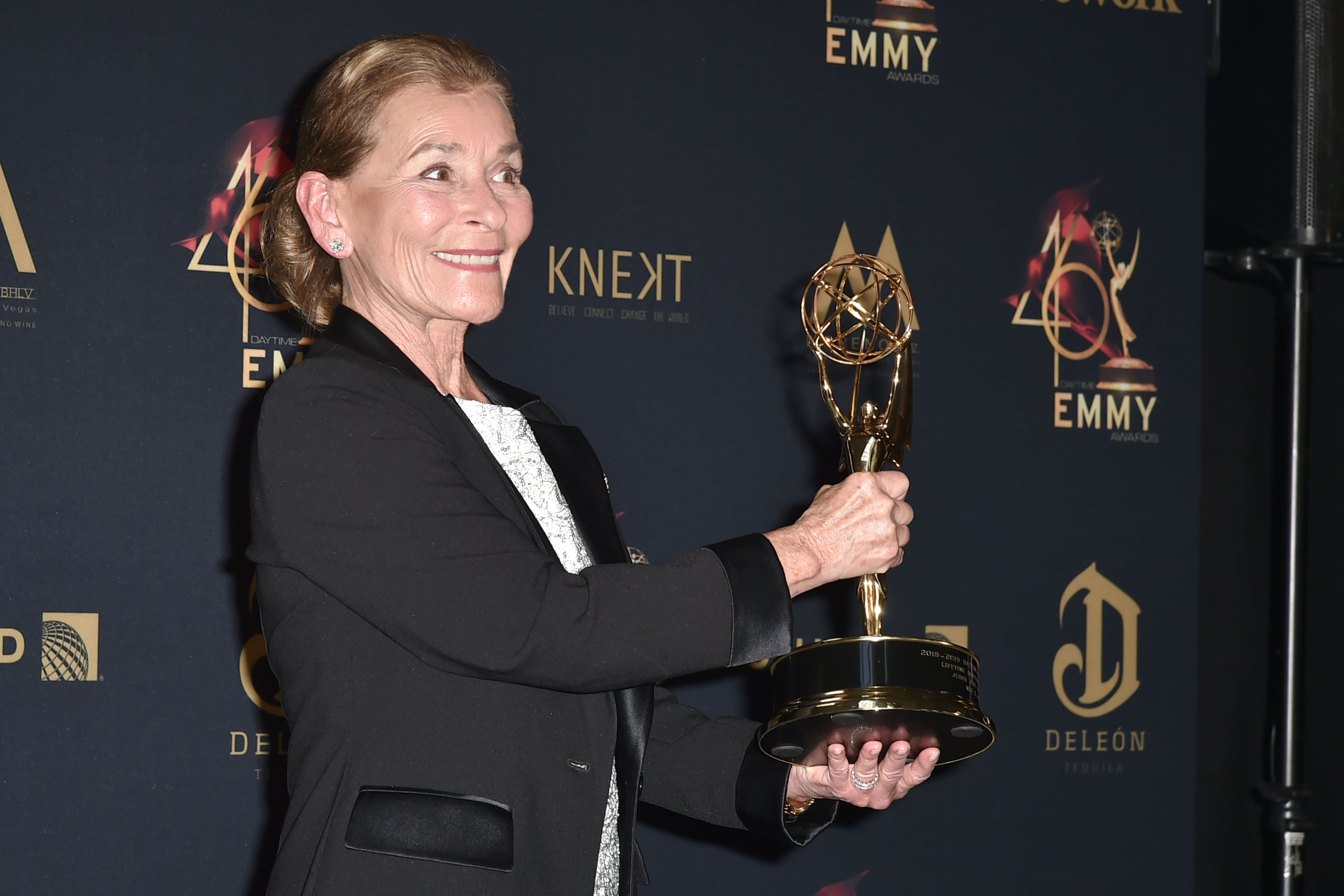Judge Judy Sheindlin with her Lifetime Achievement Award at the 46th Annual Daytime Emmy Awards - Press Room on May 5, 2019, in Pasadena, California | Source: Getty Images