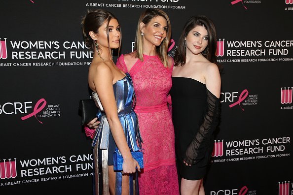 Olivia Jade Giannulli, Lori Loughlin and Isabella Rose Giannulli attend The Women's Cancer Research Fund's An Unforgettable Evening Benefit Gala in Beverly Hills, California.| Photo: Getty Images.