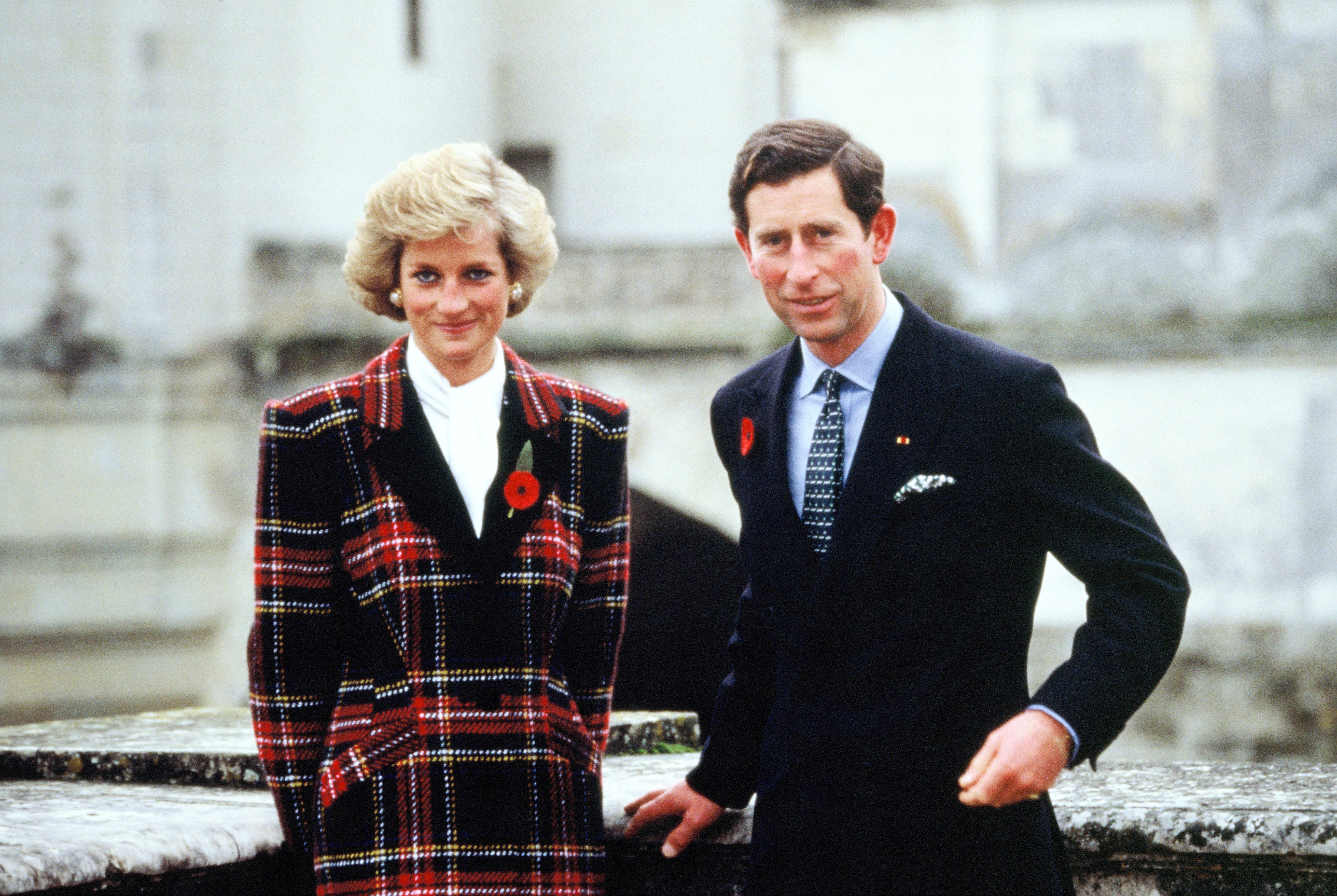 Prince Charles and Princess Diana pose outside Chateau de Chambord during their official visit to France on November 9, 1988, in Chambord, France | Source: Getty Images