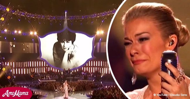 LeAnn Rimes' performance of Patsy Cline's classic is so good that it charms fans