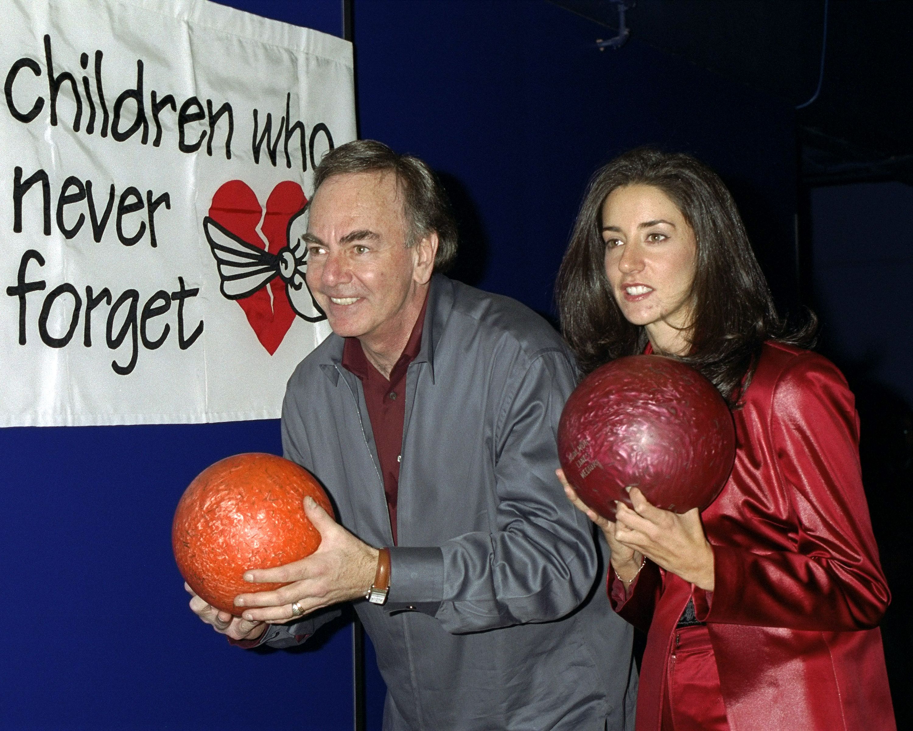 Neil Diamond and Elyn Diamond during the benefit of the Children Who Never Forget Foundation at Bowlmar Lanes, circa 2000. | Source: Getty Images