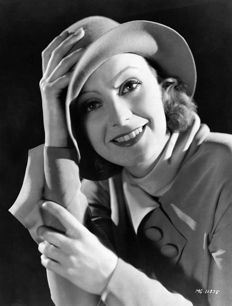 Portrait photo of actress Greta Garbo smiling circa 1925. | Photo: Getty Images