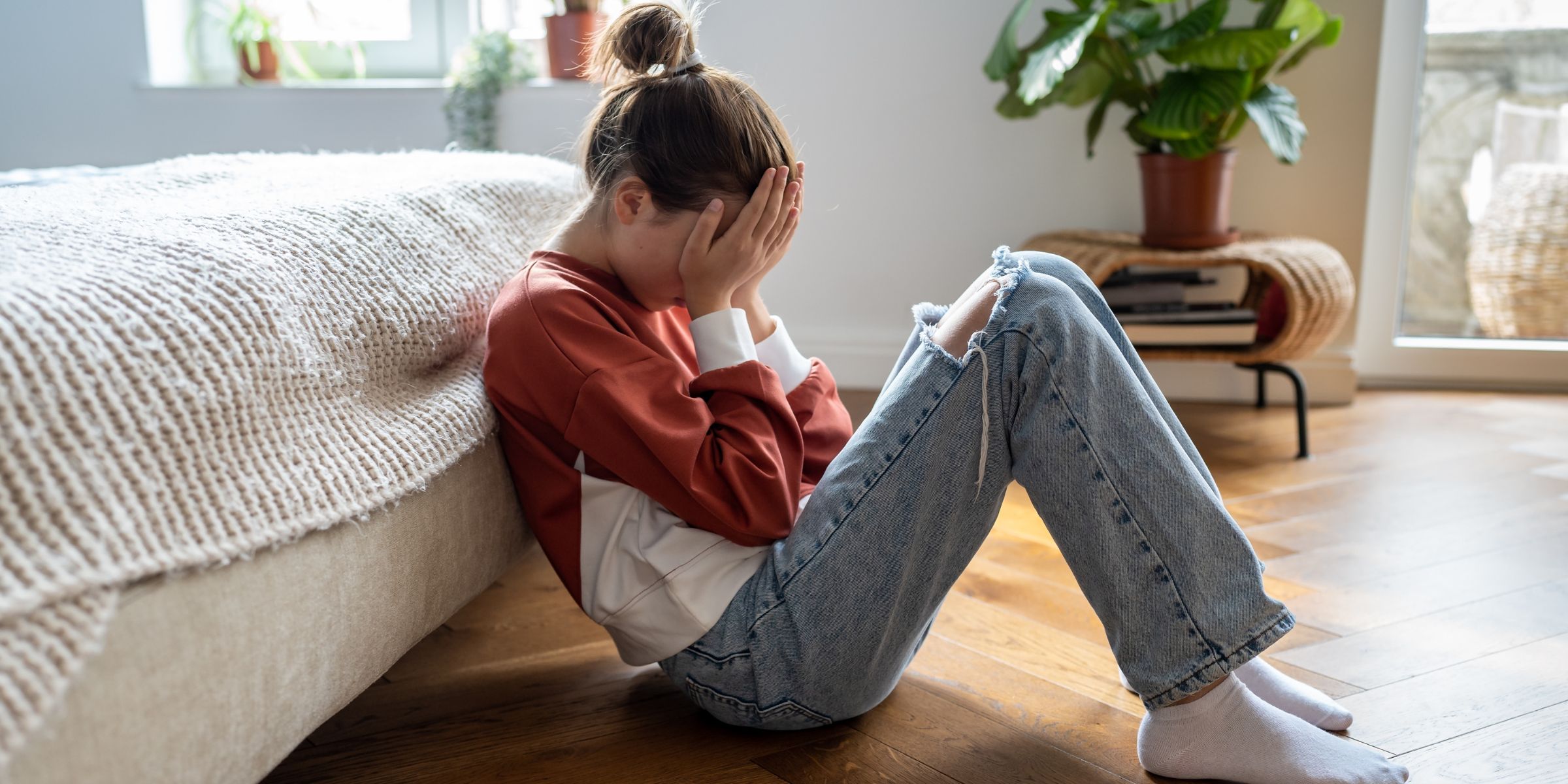 A girl crying | Source: Shutterstock