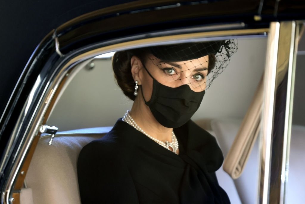 WINDSOR, ANGLETERRE - 17 AVRIL : Kate Middleton, Duchesse de Cambridge pendant les funérailles du Prince Philip, Duc d'Edimbourg au Château de Windsor le 17 avril 2021 à Windsor, Angleterre. | Photo : Getty Images