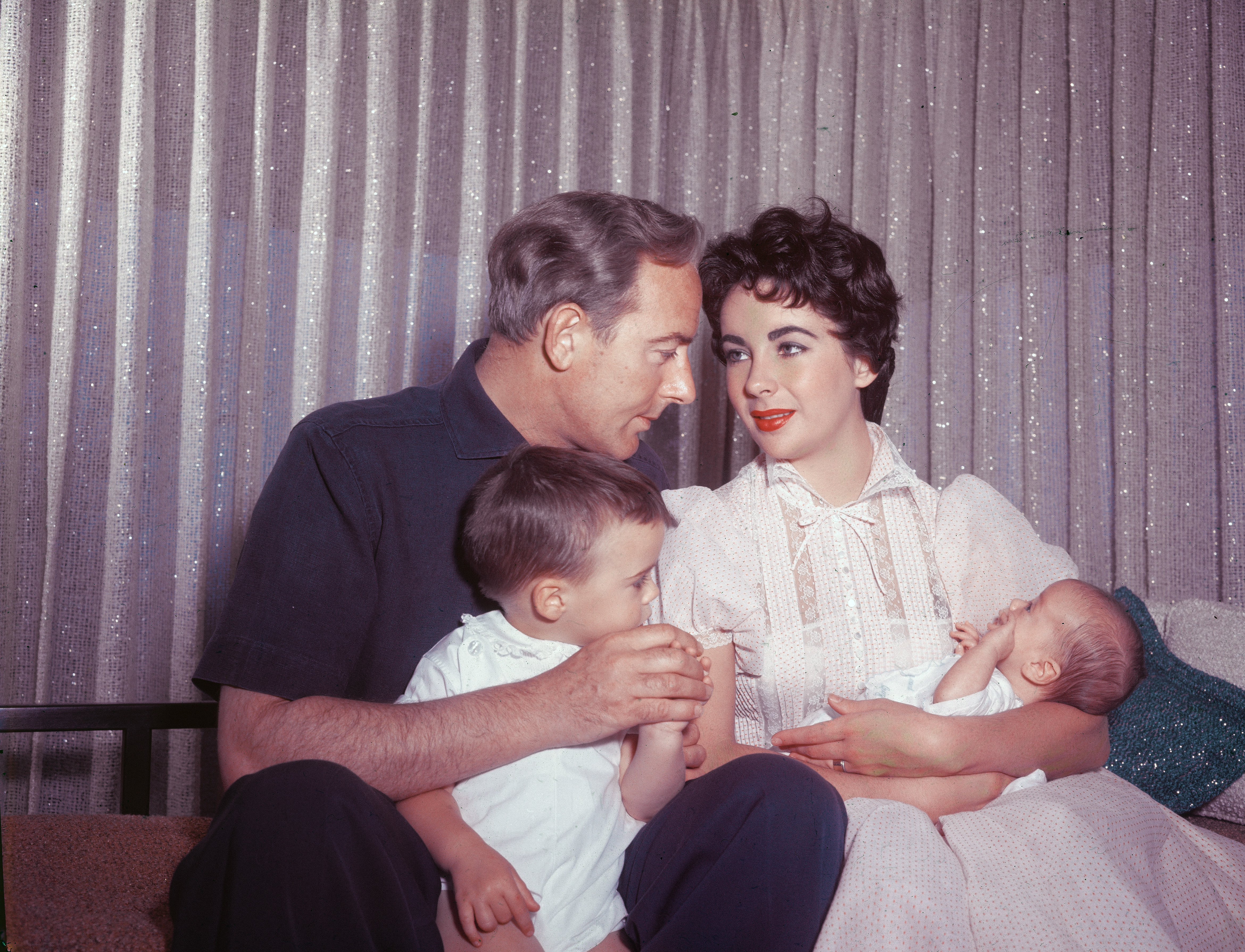 Actors Elizabeth Taylor (1932 - 2011) and Michael Wilding (1912 - 1979) with their sons Michael Jr (left) and newborn Christopher, Los Angeles, California, 1955. | Source: Getty Images