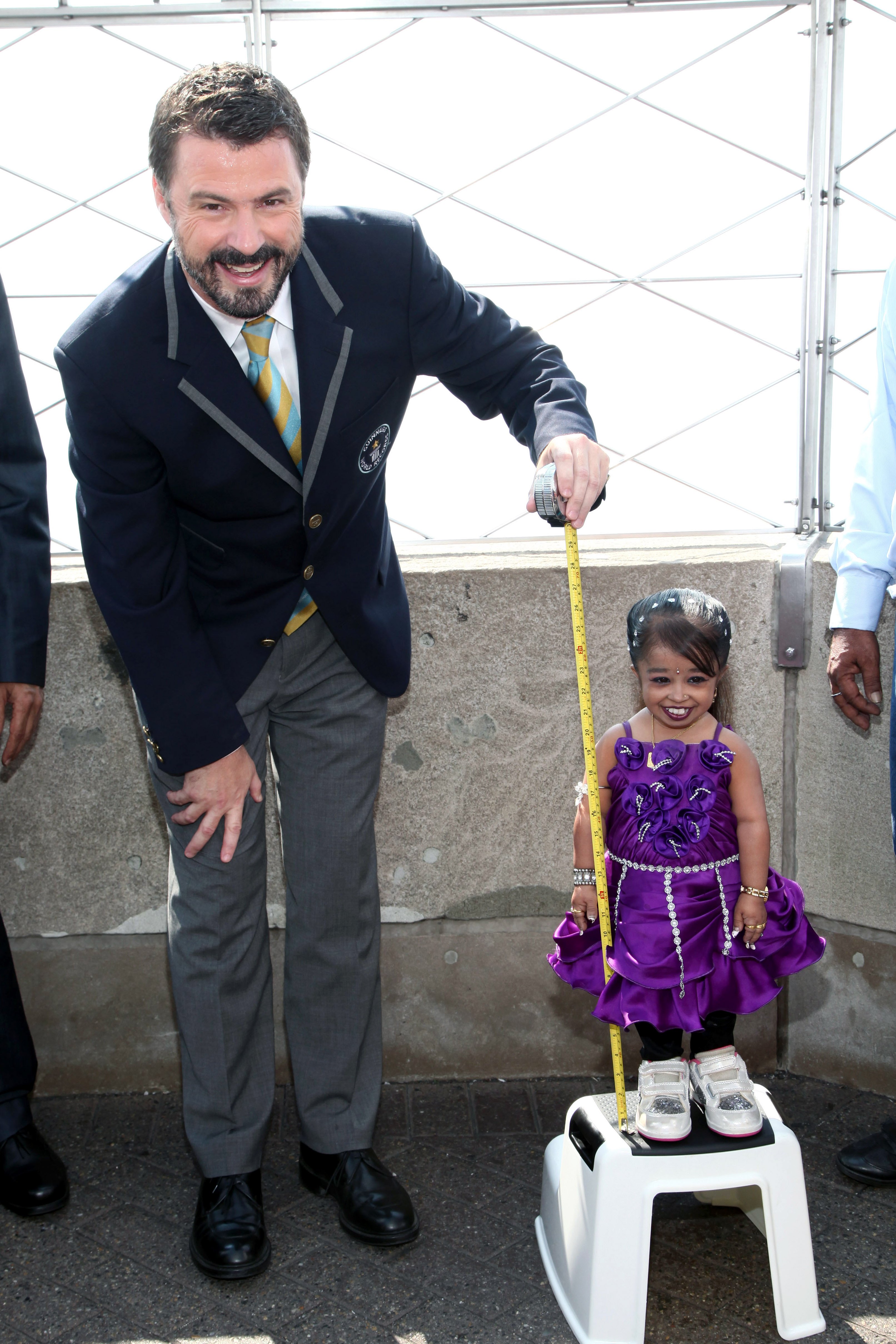 Jyoti Amge visits the Empire State Building on September 12, 2013 in New York City. | Source: Getty Images