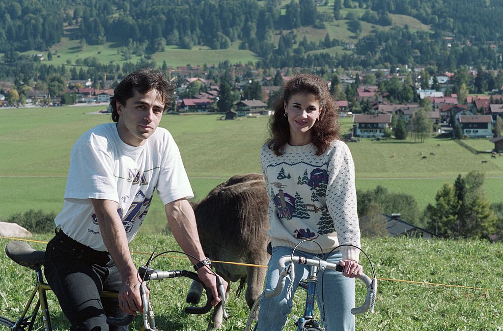Rendez-vous avec les patineurs Paul et Isabelle Duchesnay à Oberstdorf en Allemagne. En Allemagne, à Oberstdorf, le 13 octobre 1994. | Photo : Getty Images