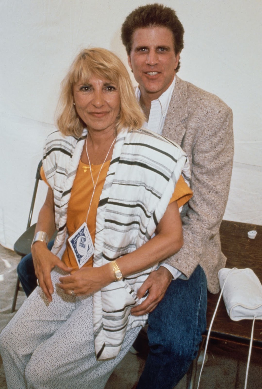 Ted Danson and Casey Coates at the Permanent Charities Committee of the Entertainment Industries' Celebrity Walk-A-Thon for Earth Day on April 22, 1990, in Los Angeles. | Source: Getty Images