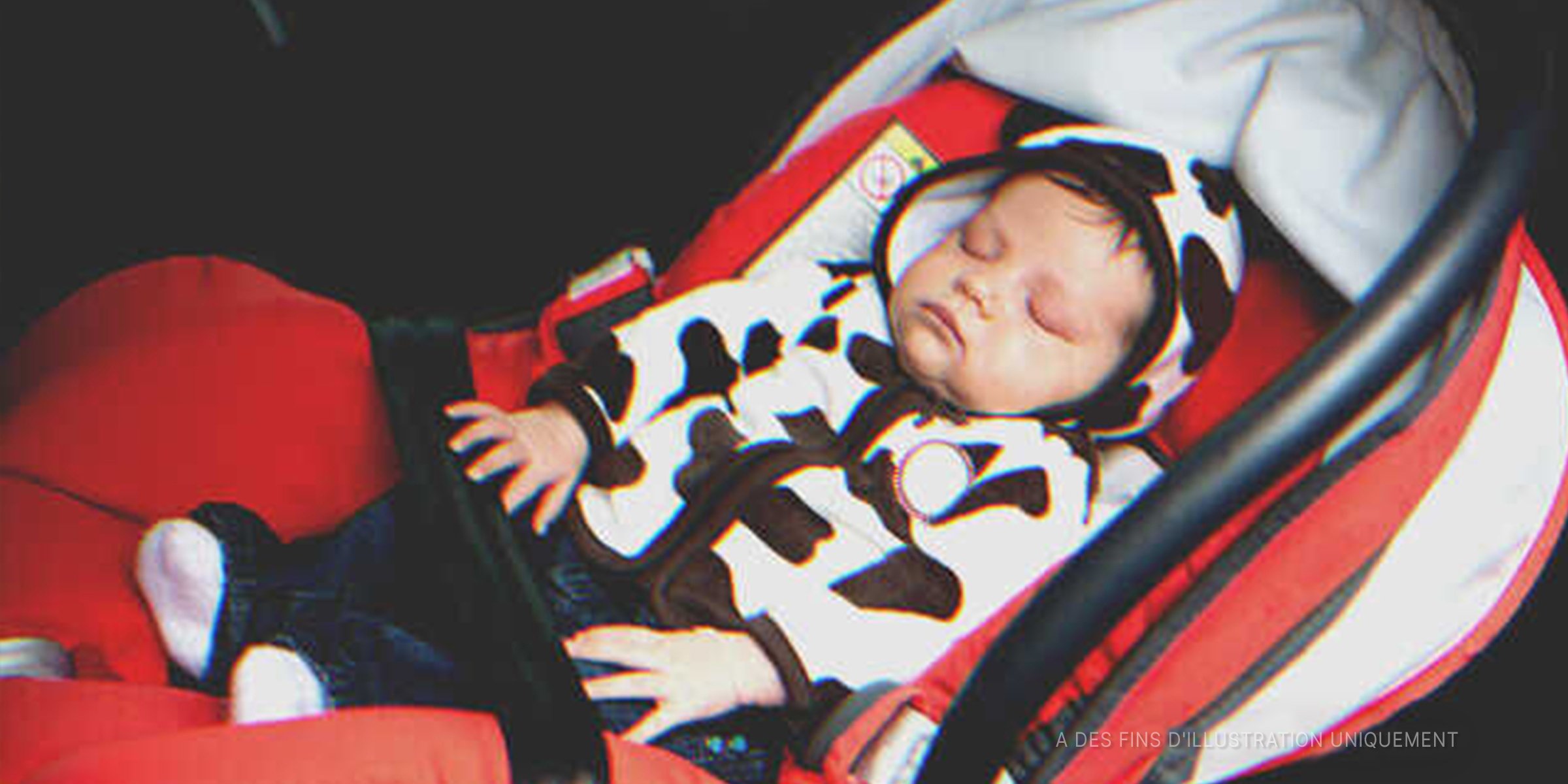 Un bébé dans une poussette | Source : Shutterstock  